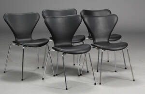 Arne Jacobsen. 7erne spisestole, sort læder, model 3107 5