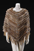 Fur Living pels. Strikket poncho med kanin. One size