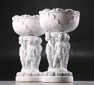 Par havekrukker, med samling børn