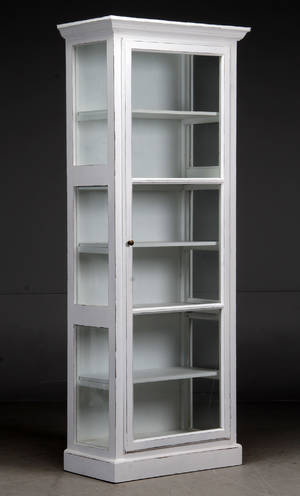 Højt glasvitrineskab, hvidmalet
