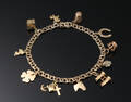Bismark armbånd af 8 kt. guld med charms
