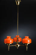 Retro lysekrone af messing med orange glasskærme