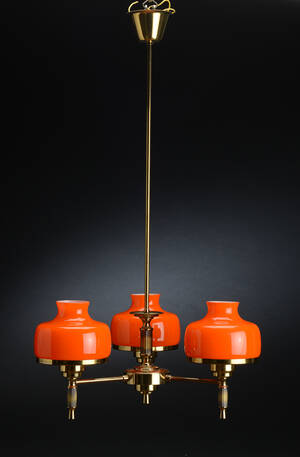 Retro lysekrone af messing med orange glasskærme