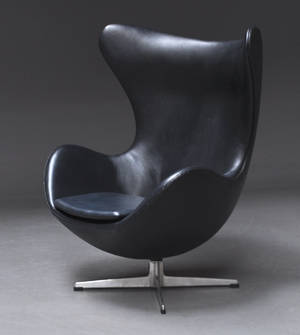 Arne Jacobsen. Ægget, model 3316, sort original læder