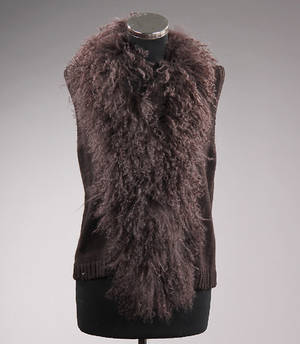 Fur Living. Strikket vest kantet med tibetansk mohair, mørkebrun. Str. LXL