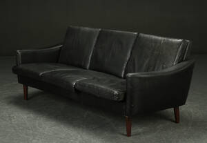 Tre-pers. sofa, sort læder og palisander, dansk møbelproducent