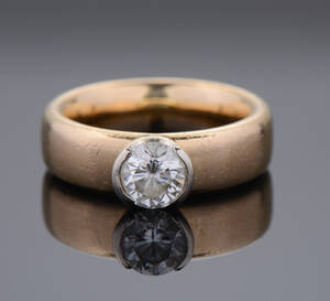 Guldring med brillant, 0.87 ct.