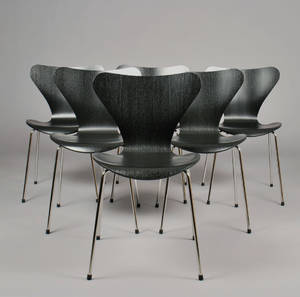 Arne Jacobsen 1902 - 1971. Sæt på seks stole, model 3107, sort ask 6