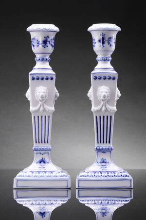 Royal Copenhagen. Par musselmalede lysestager nr. 115 2