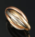Ring af 14 kt trefarvet guld. 7,4 gr.