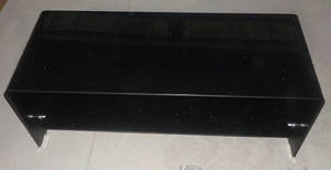 Minimalistisk sofabord i hærdet sort glas