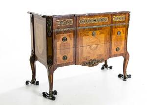 BYRÅ, Louis XVI-stil, 1900-tal.