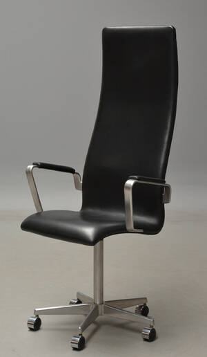 Arne Jacobsen. Højrygget Oxford kontorstol med armlæn, model 3292 