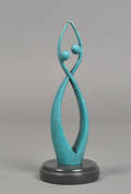 Abstrakt figur af grønpatineret bronce