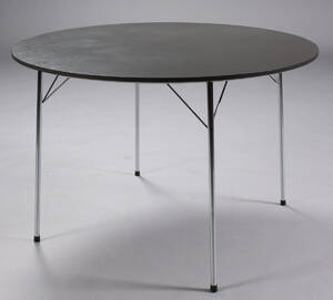 Arne Jacobsen. Cirkulært spisebord, model 3600 