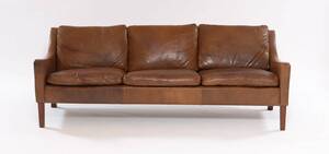 Dansk møbelproducent Tre personers sofa beklædt med brunt læder