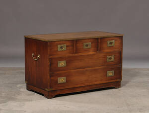 Kommode med læder på topplade,. Military style