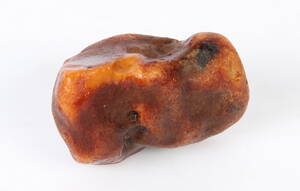Dansk rav. Upoleret ravklump, ca. 76 gram