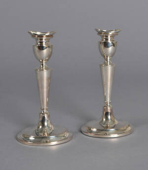 Svend Toxværd. Par stager af sølv 2