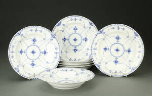 Royal Copenhagen. Musselmalet halvblonde, 7 dybe tallerkener af porcelæn 7  Denne vare er sat til omsalg under nyt varenummer 4068389