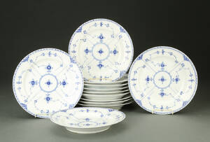 Royal Copenhagen. Musselmalet, Halvblonde, Tolv middagstallerkener 12 Denne vare er sat til omsalg under nyt varenummer 4068622