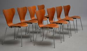 Arne Jacobsen. Sæt på otte Syveren vintage stole i teak, model 3107 8  