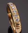 Engelsk alliancering af 18 kt. guld med seks brillanter