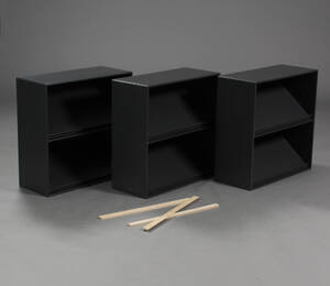 Peter J. Lassen. Tre væghængte moduler magasinholder 3