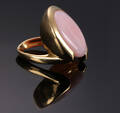 Criso. Italiensk ring af 18 kt. guld prydet med rosenkvarts Denne vare er sat til omsalg under nyt varenummer 4081288
