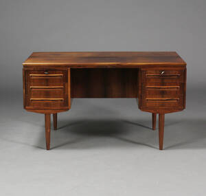 Dansk møbelproducent. Fritstående skrivebord, palisander