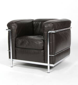 Le Corbusier. Lænestol model LC2, brun læder Denne vare er sat til omsalg under nyt varenummer 4461159