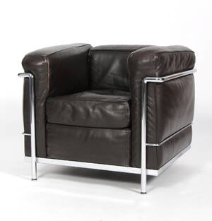 Le Corbusier. Lænestol model LC2, brun læder Denne vare er sat til omsalg under nyt varenummer 4461158