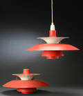 Poul Henningsen. Par PH5 pendler, røde 2 