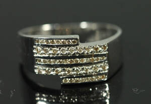 Herring, 18K vitguld med 46 st diamanter, vikt ca 5 gr