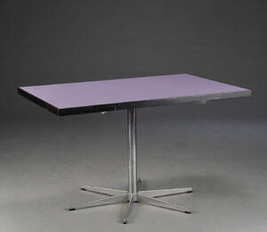 Arne Jacobsen. Rektangulært spisebord med sekspasfod