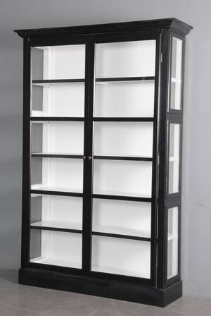 Vitrineskab, fransk stil. sortbemalet