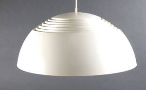 Arne Jacobsen AJ pendel for Louis Poulsen.