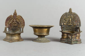 Konvolut 3 Öllampen aus Indien, um 1900 3 Diese Ware steht erneut zur Auktion unter der Warennummer 5741143