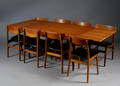 Dansk møbelproducent. Spisebord samt stole 9