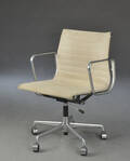  Charles Eames. Kontorstol fra serien Aluminium Group EA-938-147 Konference..