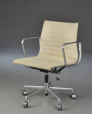  Charles Eames. Kontorstol fra serien Aluminium Group EA-938-147 Konference..