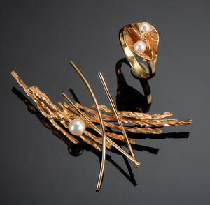 Ole Lynggaard vintage broche og Hermann Siersbøl ring af guld og akoya kulturperler 2