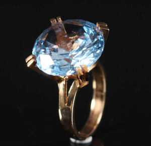 Cocktailring, 14 kt. guld med syntetisk spinel