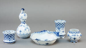 Kgl. Porcelæn  Royal Copenhagen. Fem dele Musselmalet 5