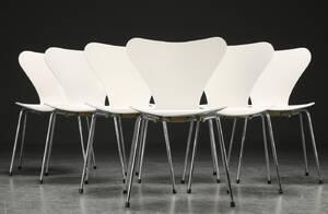 Arne Jacobsen. Sæt på syv stole Syveren model 3107 7 