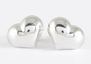 Earrings in a heart motive in 14k