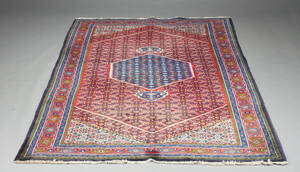 Orientalsk tæppe. 296 x 205 cm.