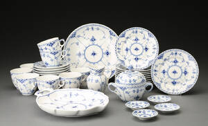 Royal Copenhagen. Musselmalet halvblonde kaffeservice. 38