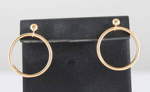 Round earrings in 14k