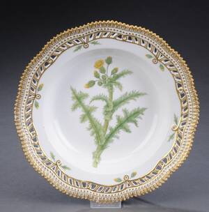 Royal Copenhagen. Flora Danica tallerken af porcelæn 